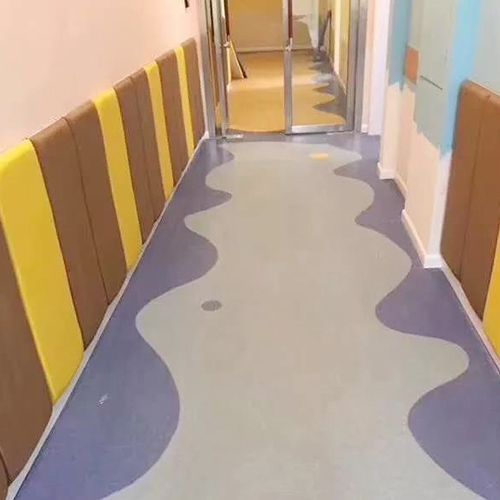 卷材胶地板